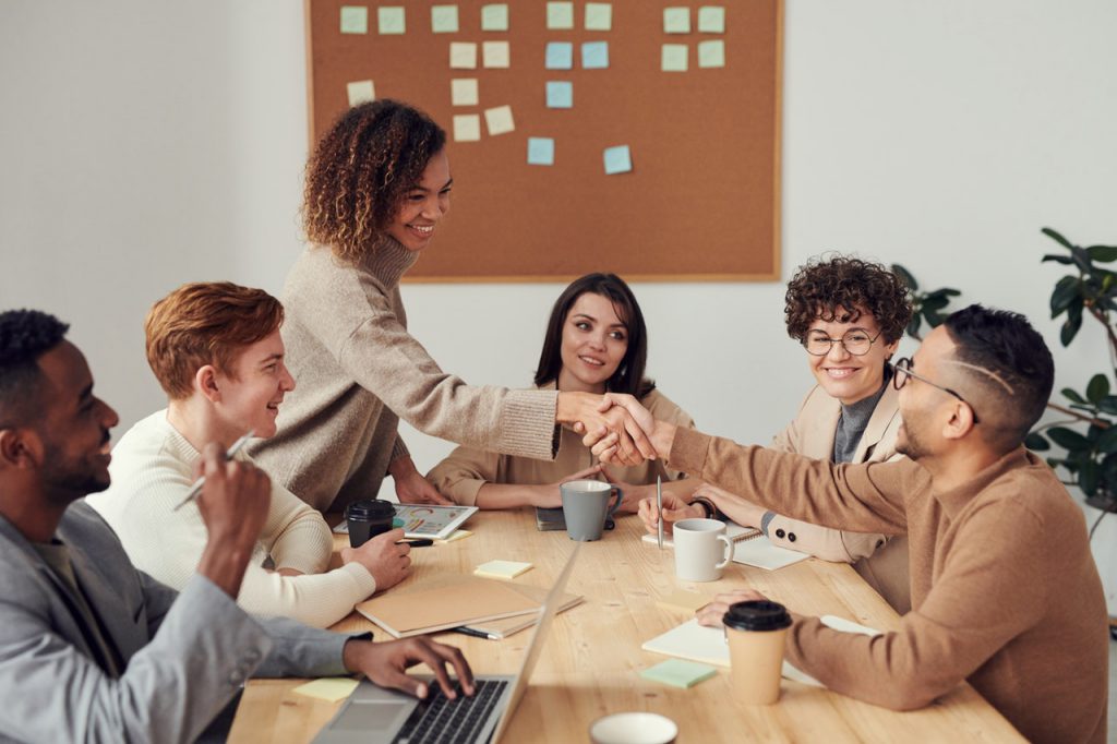 Como melhorar a produtividade da equipe nos escritórios compartilhados